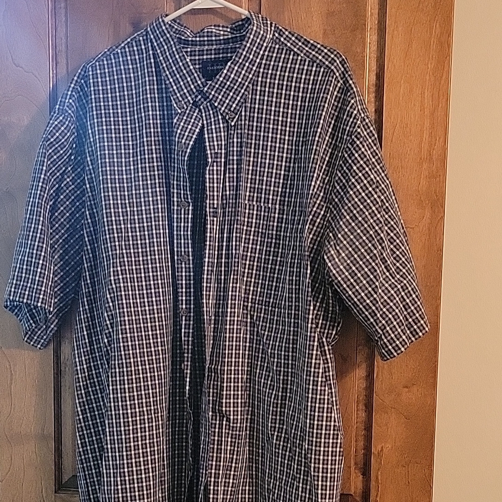 Harbor Bay 3XLT grey and black plaid collared short sleeve button down shirt